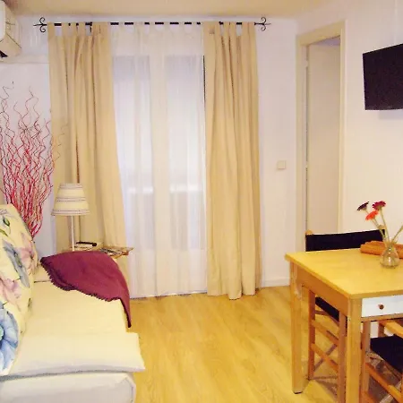 Economic Rambla Suites Apartment *